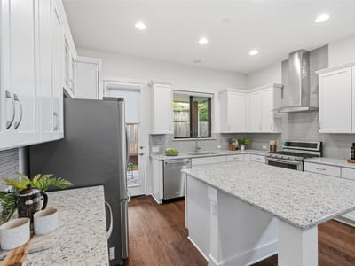 Photo 5 of 31 at 4323 Spicewood Springs RD Unit #3 - 4 bed 2 bath home