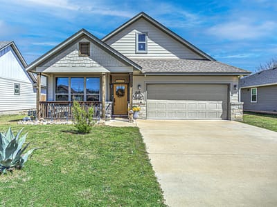 Living area at 433 Dove Trl - 3 bed 2 bath home