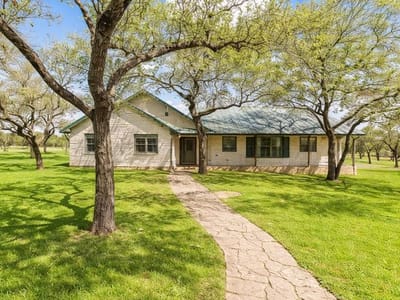 Kitchen at 434 W Turner Ct - 3 bed 2 bath home