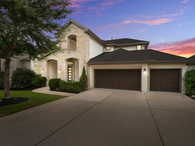 Living area at 442 Jacksdaw DR - 5 bed 4 bath home