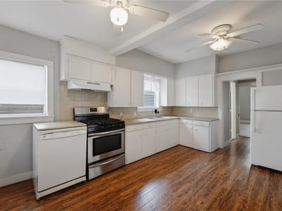 Primary bedroom at 443 S Madison ST - 2 bed 1 bath home