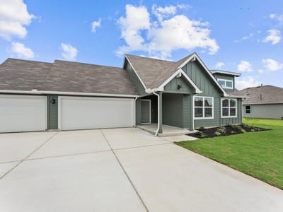 Living area at 450 Kolbo Crossing Cv - 4 bed 2 bath home