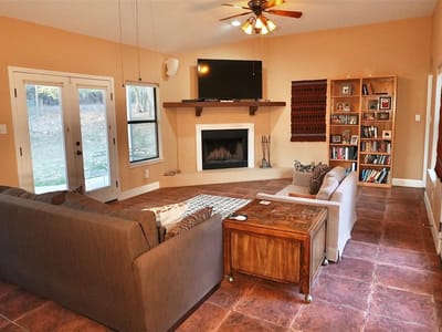 Primary bedroom at 450 Windmill Oaks DR - 3 bed 2 bath home