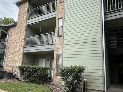 Living area at 4500 E Oltorf St Unit #A105 - 1 bed 1 bath home