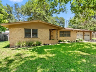 Living area at 4500 Rim Rock PATH - 3 bed 2 bath home