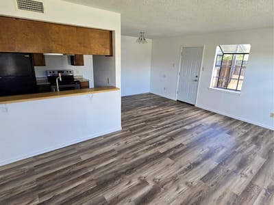 Photo 2 of 24 at 4502 Hunt CIR - 2 bed 4 bath home