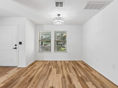 Property photo 3 at 4504 Lyra CIR - 3 bed 2 bath home