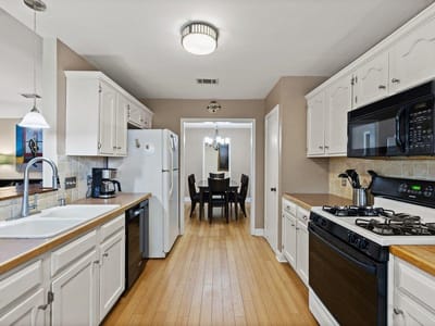 Property photo 5 at 4526 Langtry LN - 3 bed 2 bath home
