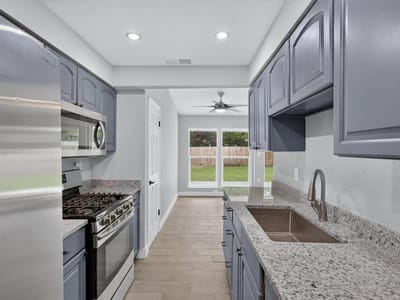 Property photo 2 at 4600 Cedargrove DR - 3 bed 2 bath home