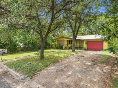 Property photo 2 at 4602 Richmond Ave - 3 bed 1 bath home