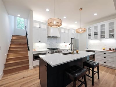 Living area at 4604-1 Santa Anna ST - 4 bed 3 bath home
