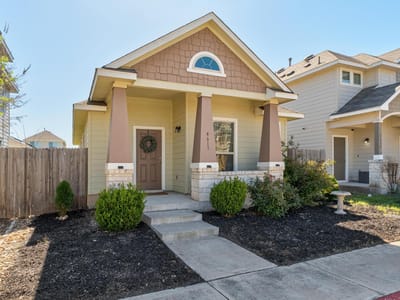 Living area at 4613 Graceful Ln Unit #500 - 2 bed 2 bath home