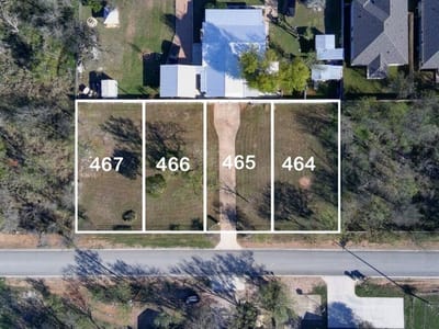 Primary bedroom at 464 Fir Ln - Yellowstone, Cottonwood Shores, TX