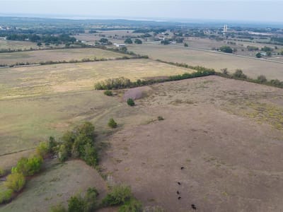 Photo 5 of 34 at 4646 Fm 2679 RD - Burton, Burton, TX