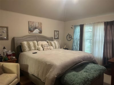 Living area at 4703 Dorchester Heights Ln - 3 bed 2 bath home