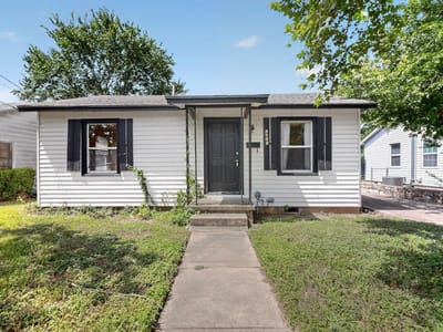 Primary bedroom at 4703 Leslie Ave - 3 bed 2 bath home