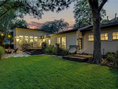 Living area at 4705 Fairview DR - 4 bed 3 bath home