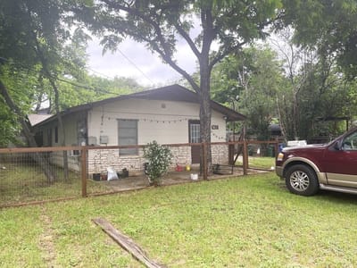 Living area at 4708 Red River St - Worley Add Sec 02, Austin, TX