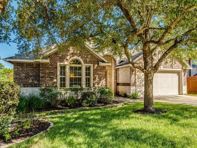 Living area at 471 Limestone TRL - 4 bed 2 bath home