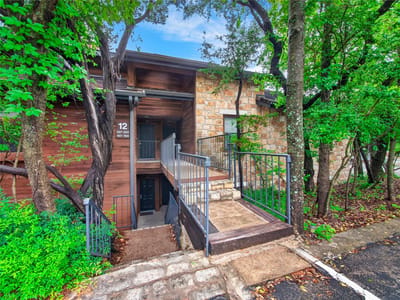 Living area at 4711 Spicewood Springs RD Unit #168 - 2 bed 2 bath home