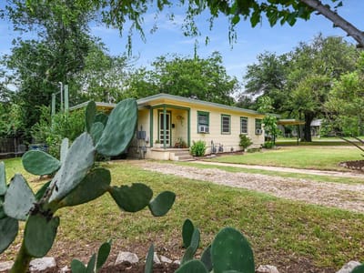 Living area at 4714 & 4716 Harmon Ave - Harmon Terrace Sec 02, Austin, TX