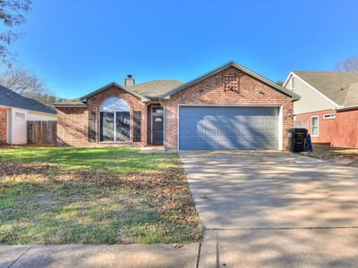 Living area at 4714 Buckskin TRL - 3 bed 2 bath home
