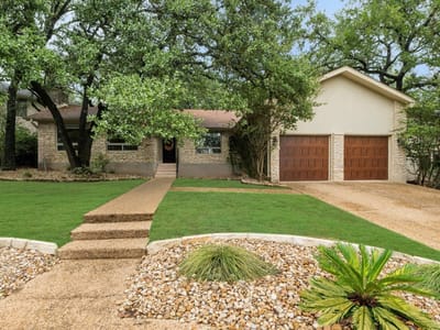 Photo 2 of 39 at 4724 Palisade DR - 3 bed 3 bath home