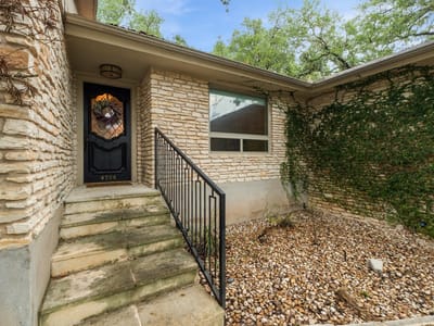 Photo 5 of 39 at 4724 Palisade DR - 3 bed 3 bath home