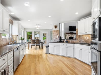 Photo 5 of 36 at 4801 Fern HOLW - 3 bed 3 bath home