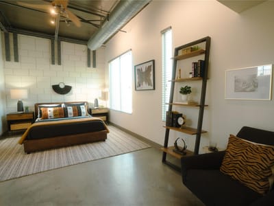 Living area at 4801 S Congress Ave Unit #H5 - 2 bed 2 bath home