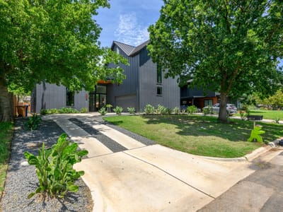 Living area at 4804 Gladeview - 5 bed 5 bath home