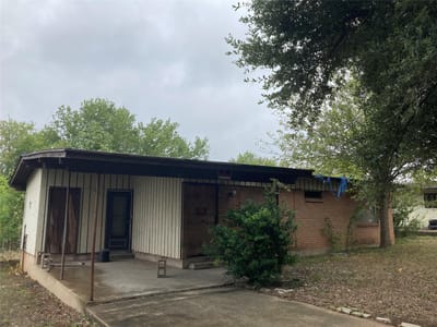 Photo 3 of 14 at 4809 Eastdale DR - 3 bed 1 bath home