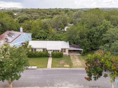 Property photo 2 at 4814 Woodview Ave - 3 bed 1 bath home