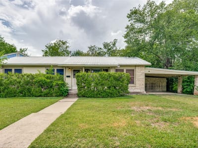 Property photo 3 at 4814 Woodview Ave - 3 bed 1 bath home