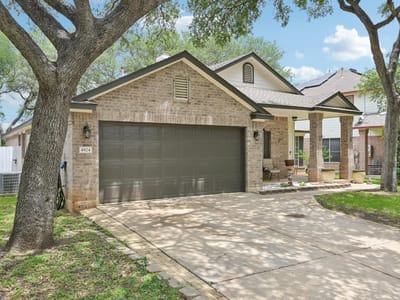 Living area at 4824 Chesney Ridge DR - 4 bed 2 bath home