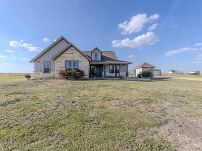Living area at 4846 County Road 327 - 4 bed 2 bath home