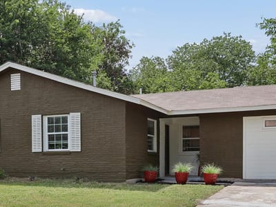 Living area at 4906 Eastdale DR - 3 bed 2 bath home