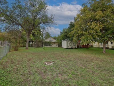 Photo 4 - 4906 Lynndale DR Photo 4 of 15 at 4906 Lynndale DR - 2 bed 1 bath home