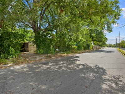 Photo 5 of 12 at 4908 Sara DR - 3 bed 2 bath home