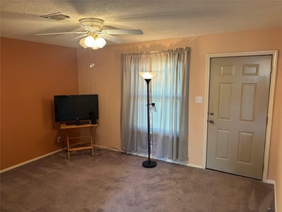 Living area at 4910 Manchester Cir - 3 bed 1 bath home
