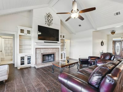 Primary bedroom at 498 N County Line RD - 4 bed 3 bath home