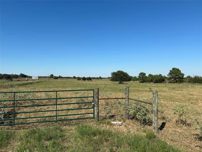 Photo 3 of 22 at 5.556 acres Farris Lane - Smithville, Smithville, TX