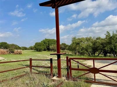 Primary bedroom at 5 Barlow Dr - Barlow Ranch Estates, Briggs, TX