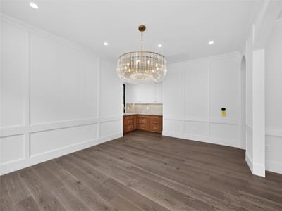 Photo 4 of 39 at 5 Scott Crescent - 5 bed 5 bath home