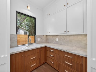 Photo 5 of 39 at 5 Scott Crescent - 5 bed 5 bath home