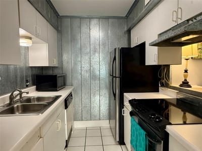 Photo 4 of 9 at 500 E Riverside DR Unit #149 - 1 bed 1 bath home