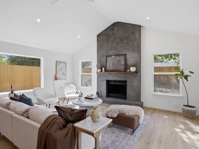Property photo 3 at 5001 Bundyhill DR - 3 bed 2 bath home