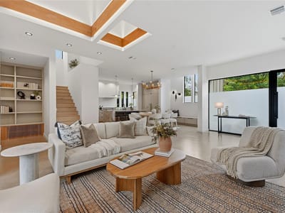 Living area at 5001 Lynnwood ST - 4 bed 3 bath home