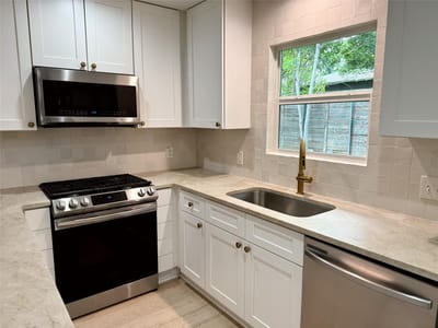 Primary bedroom at 5002 Glencoe Cir - 3 bed 2 bath home