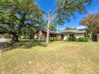 Living area at 5004 Pack Saddle PASS - 4 bed 3 bath home